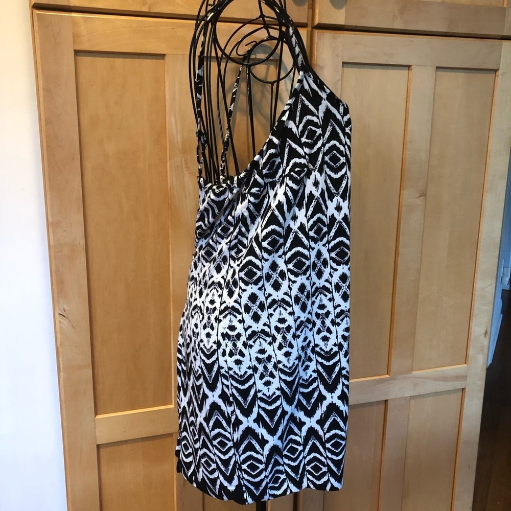 Forever 21 black & white tie back Romper Size Medium - Picture 3 of 7